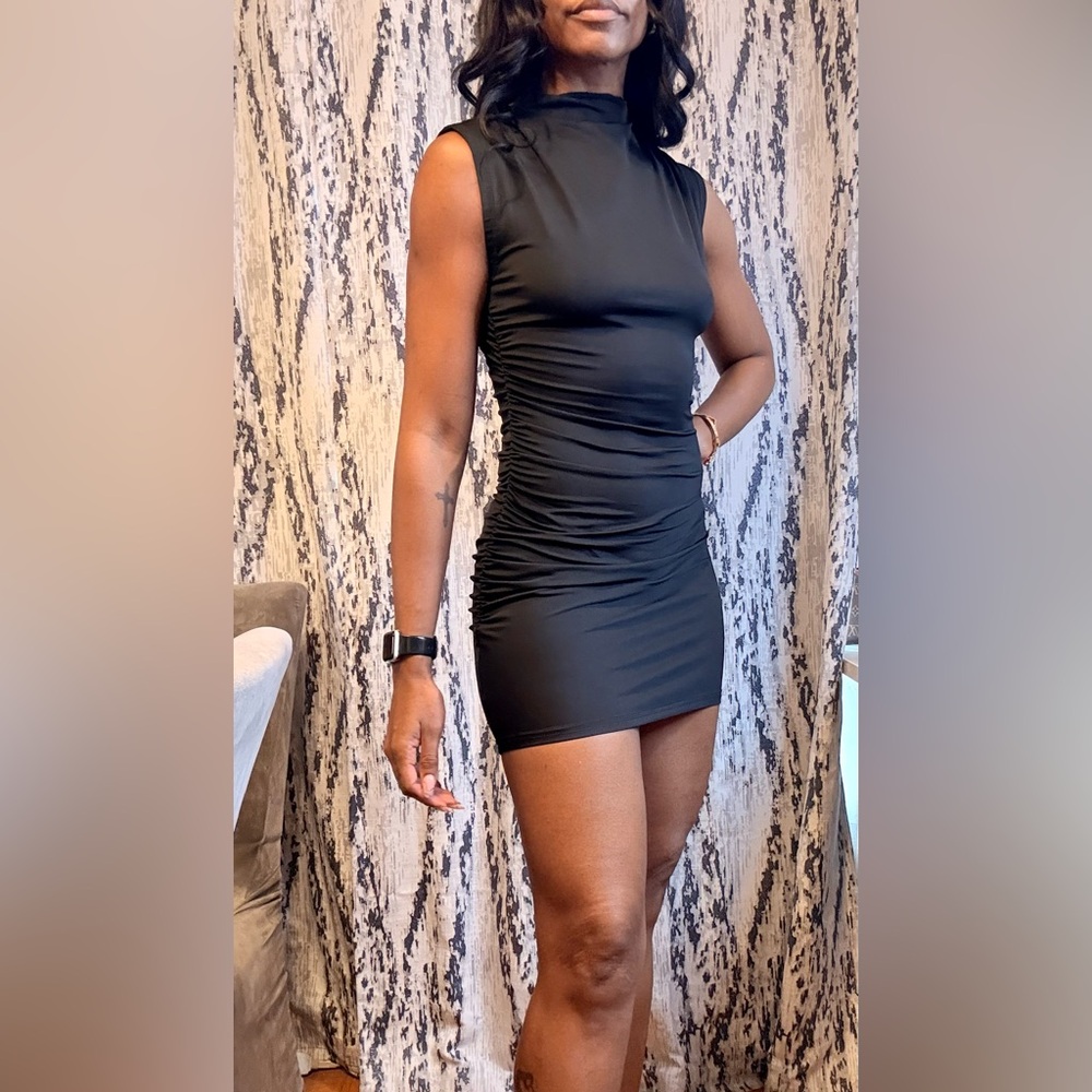 Elegant Sleeveless Black Dress